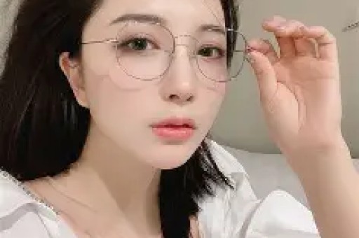 舔手指人体盛宴继关晓彤遭殃后千万网红再曝内娱“阴暗面”